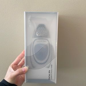 Brand new facial spa cosmetic toner! Helps with wrinkles and smooths out skin!